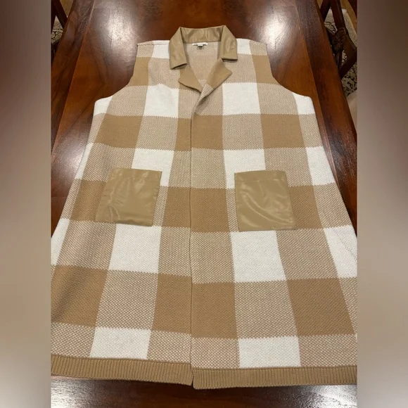 NWOT Tan and Cream Checkered Women's sweater long length vest. Size 24W - Picture 7 of 10